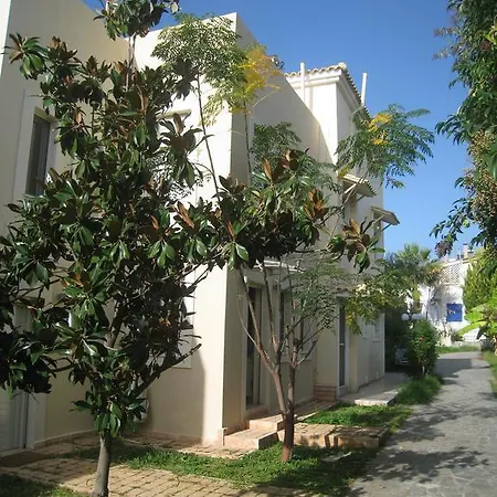 Avia Holiday Homes *